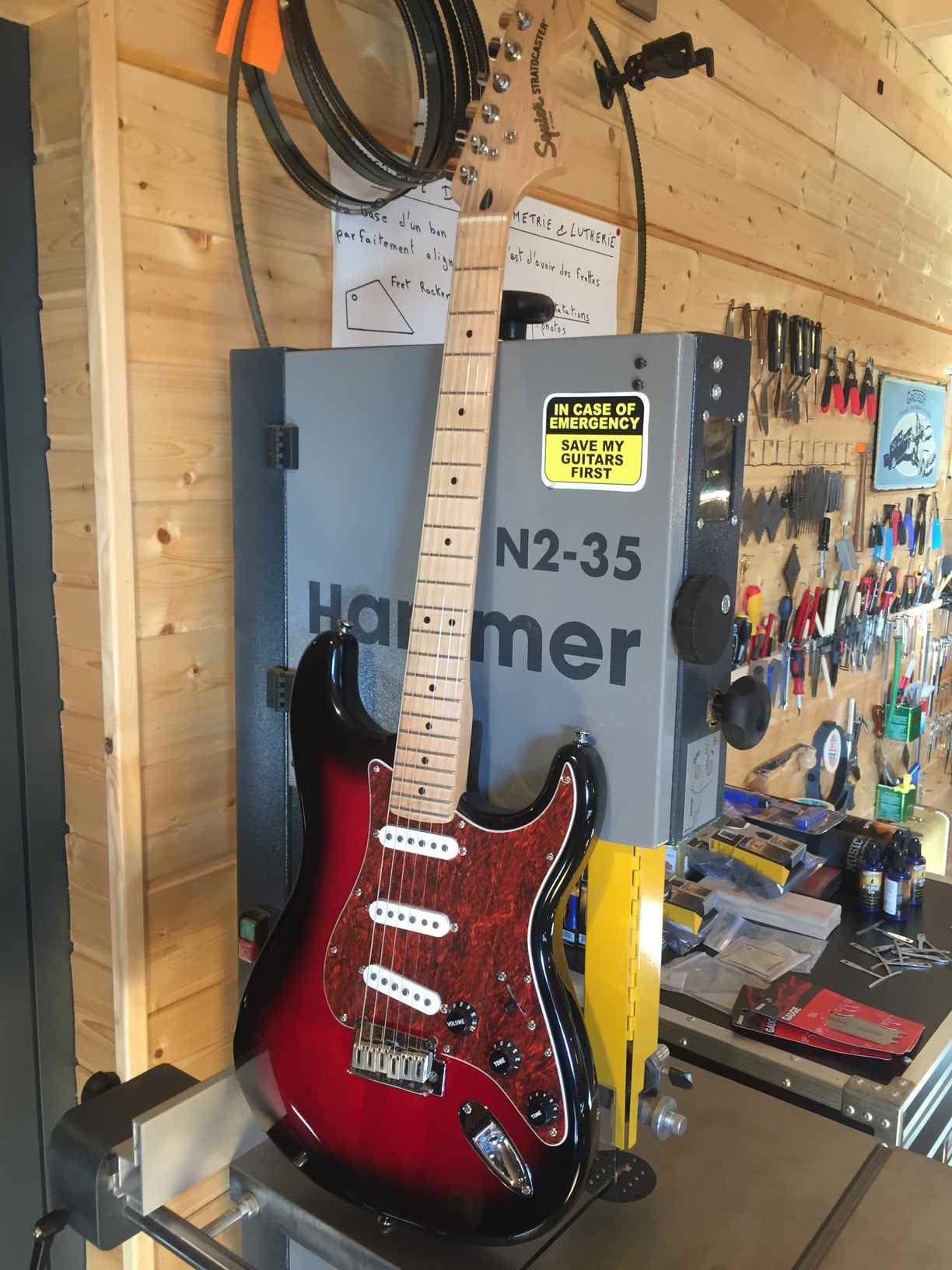 SQUIER Stratocaster Standard d’occasion